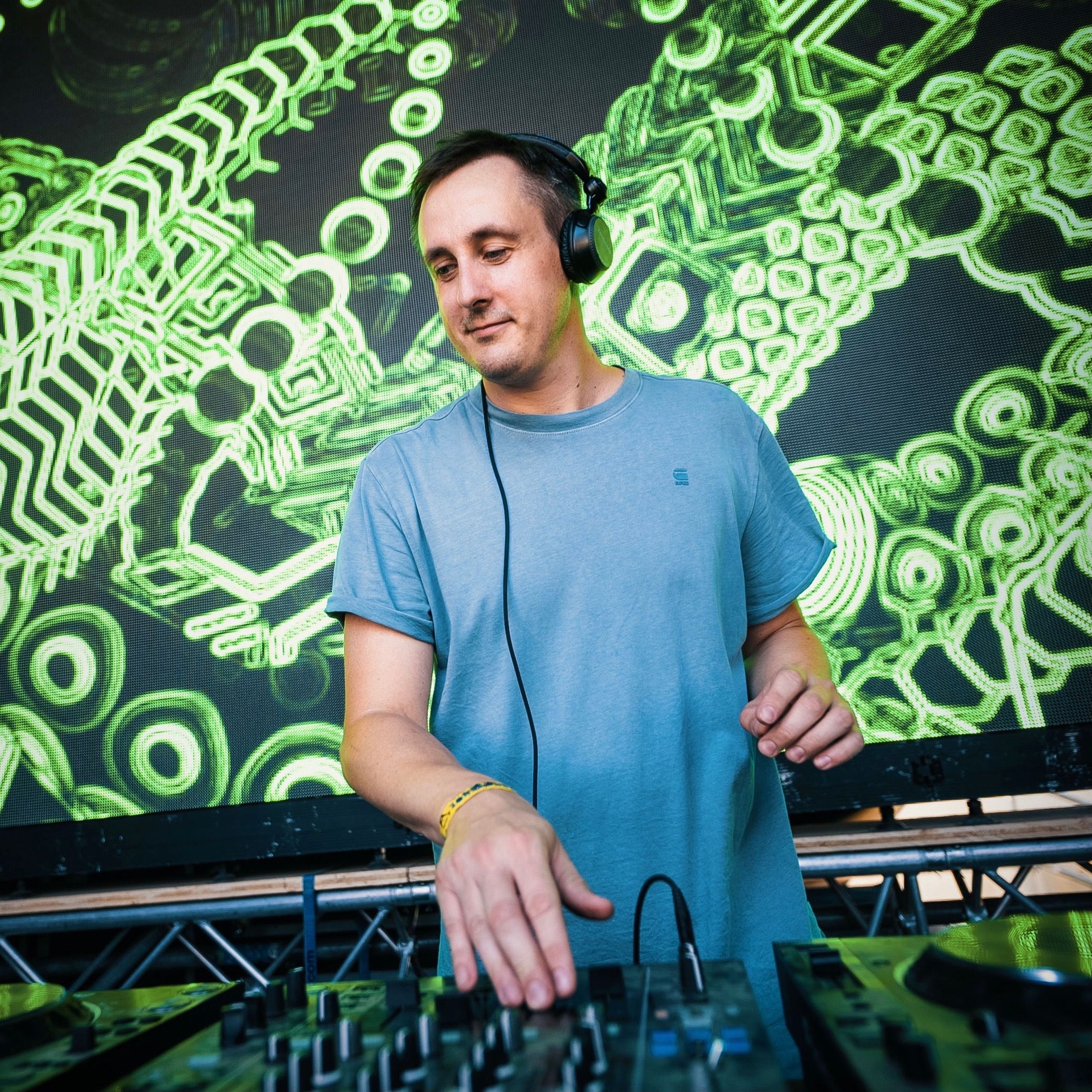 Piet Kämpfer performing live as a DJ.